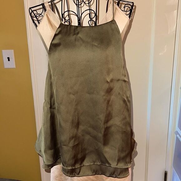 Green flowy camisole w double ruffle L - Picture 1 of 6